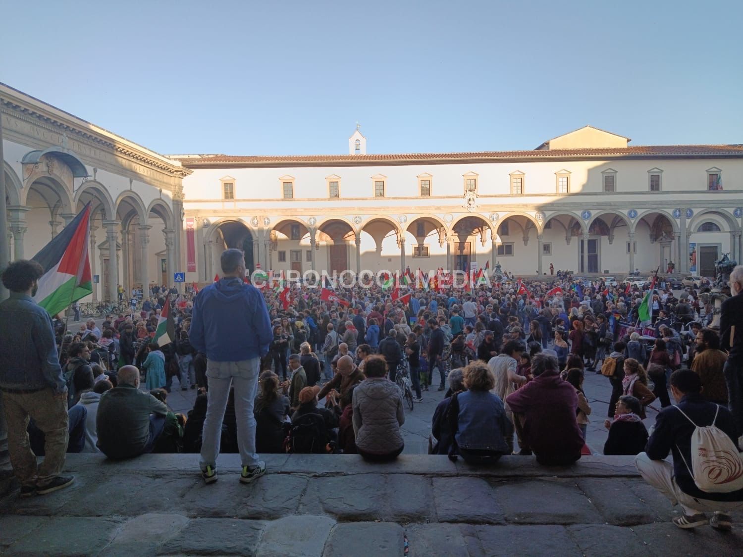 Italia: 🪽🇮🇹🇵🇸🔥Circa un migliaio di persone sono scese in Piazza della S...