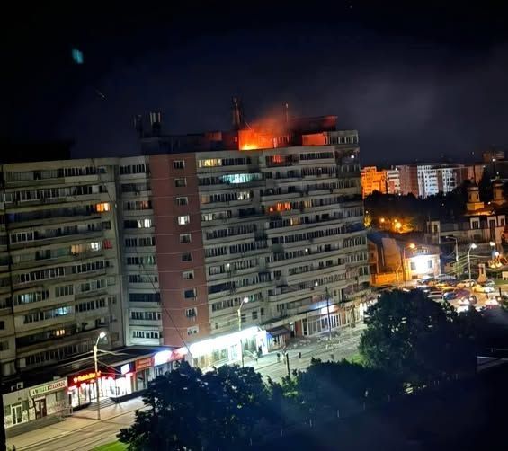 Guerra Russo-Ucraina: ⚡️🇷🇴🇷🇺🚨Un drone russo Geran-2 ha colpito un edificio residenzial...