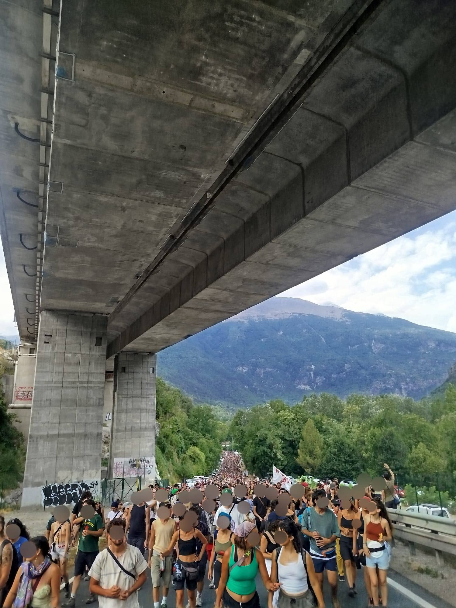 Italien: ⚡️🇮🇹🚩 Es ist gerade der Abschlusszug des Alta Felicità-Festivals i... 2
