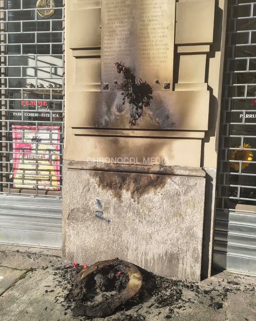 Italia: ⚡️🇮🇹🔥Questa notte a Torino degli ignoti hanno dato alle fiamme la... 3