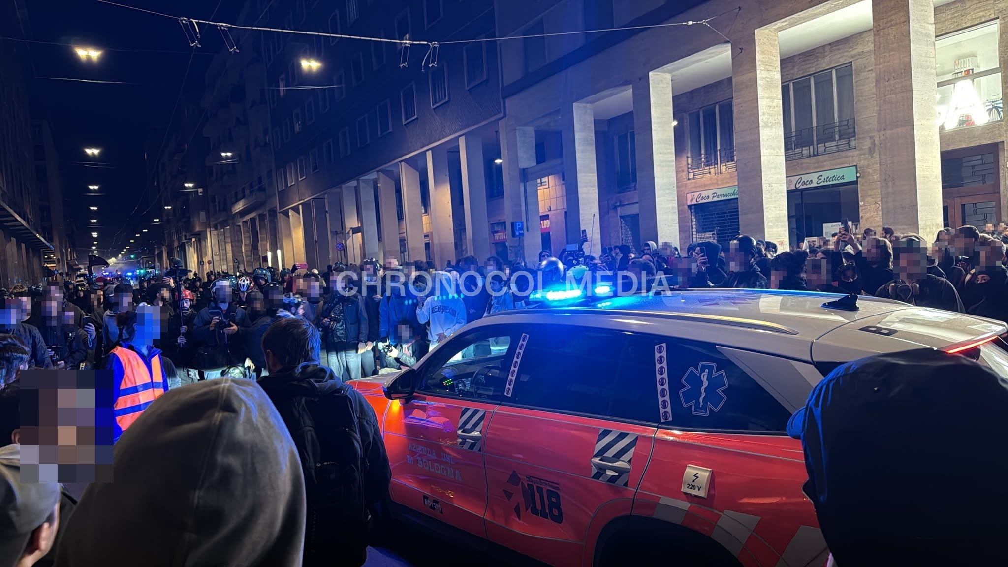 Protestas contra la carestía: ⚡️🇮🇹🚨 En Bolonia un joven fue golpeado en la cabeza mientras retom... 2
