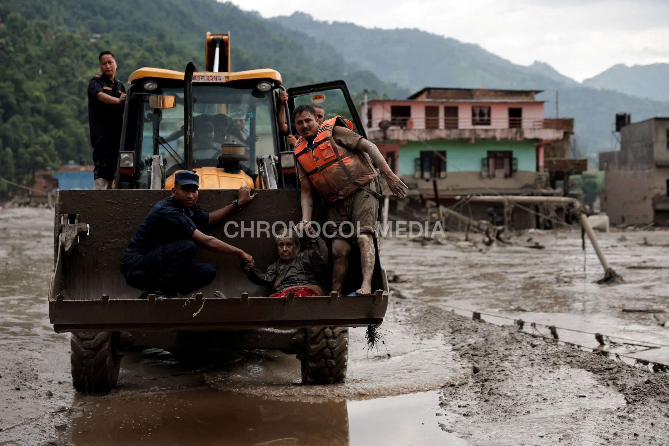 China: β‘οΈπ³π΅π The death toll from the devastating floods that struck Nepal... 2