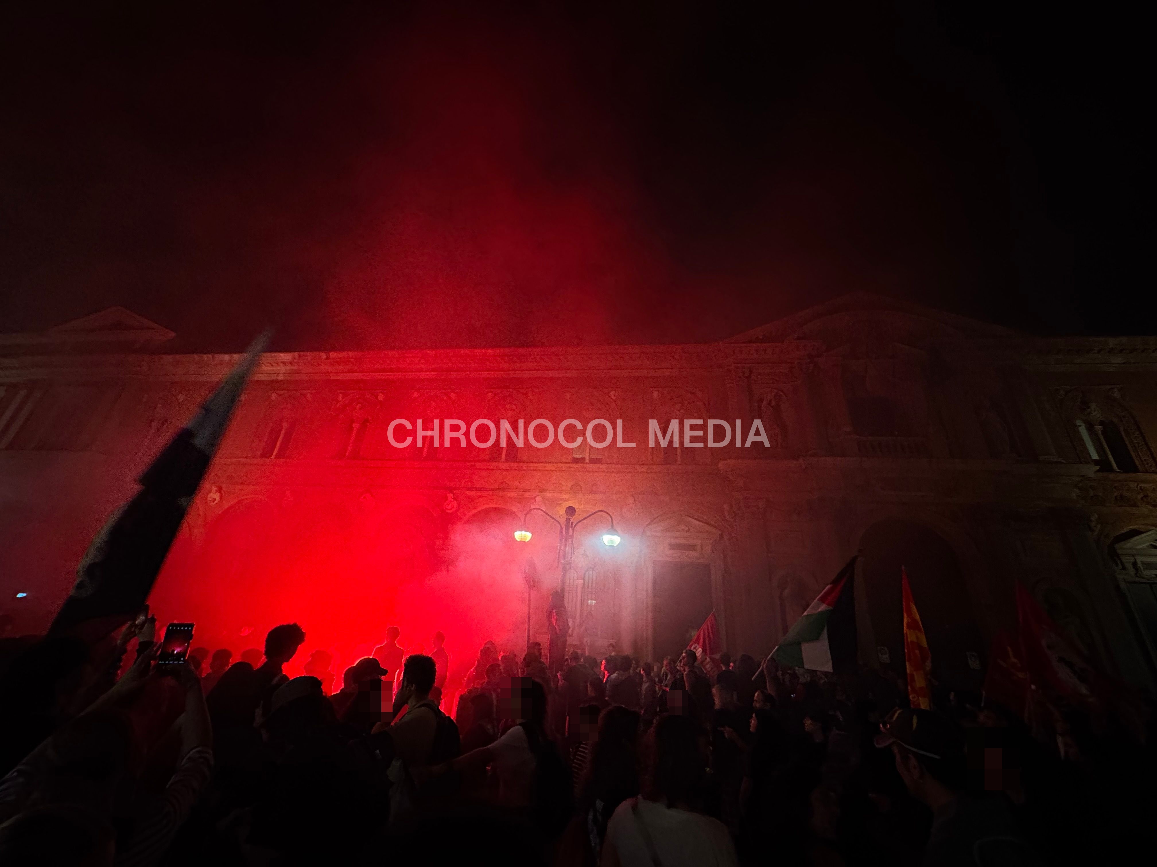 Italia: ⚡️🇮🇹🔥Il corteo di Milano è da poco arrivato alla sede in Via Festa...