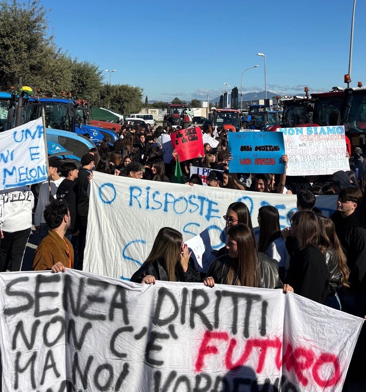 Proteste gegen die Teuerung: ⚡️🇮🇹🚜 In Casal di Principe, in der Provinz Caserta, findet ein Dem... 2