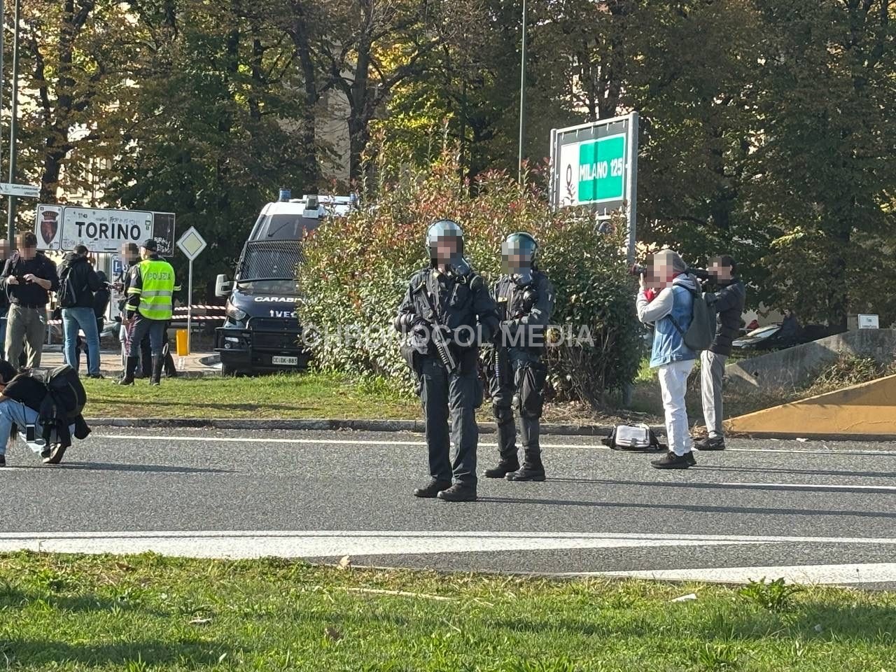 Proteste Caro Vita: ⚡️🇮🇹🚨 A Torino, il corteo contro il carovita, con USB alla testa d... 2
