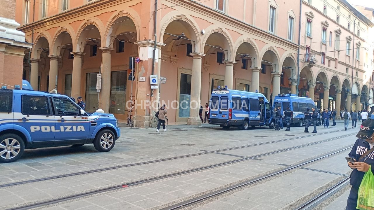Italien: ⚡️🇮🇹🚨In Bologna findet ein intensiver Polizeieinsatz und Einsatz v...