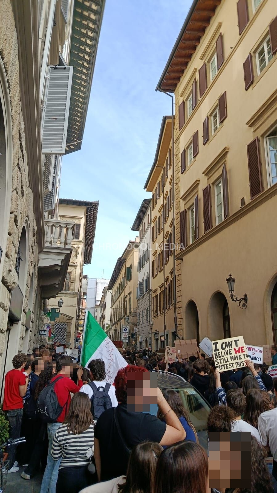 Protestos contra o custo de vida: ⚡️🇮🇹🔥Hoje em Florença a comunidade estudantil marchou em cortejo c...