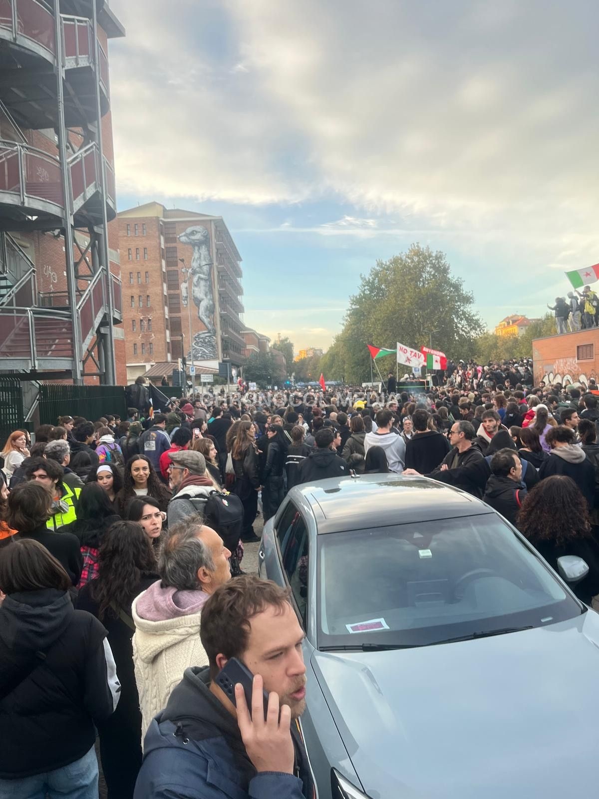 Autunno caldo europeo: ⚡️🇮🇹🚨 A Torino, il corteo, a cui partecipano almeno 10.000 persone...