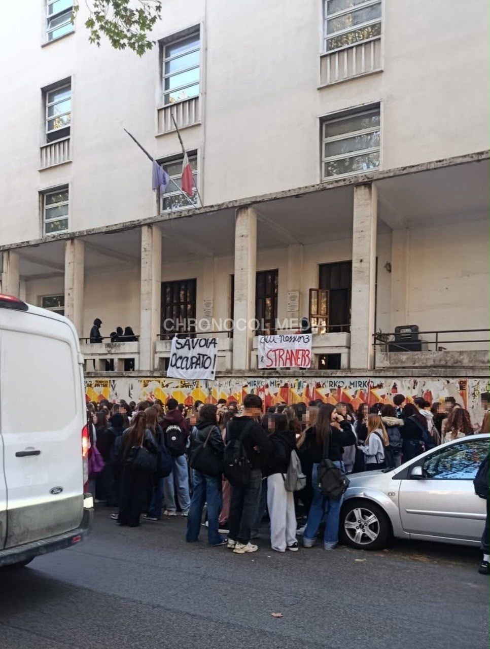 Proteste Caro Vita: ⚡️🇮🇹🔥A Roma stamattina sono stati occupato i licei Argan dopo 16 a... 2